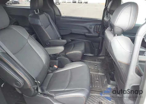 2024 Toyota Sienna Xse z USA, uszkodzony, nr VIN 5TDXRKEC6RS188035